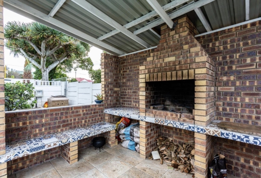 6 Bedroom Property for Sale in Bonnie Doone Eastern Cape